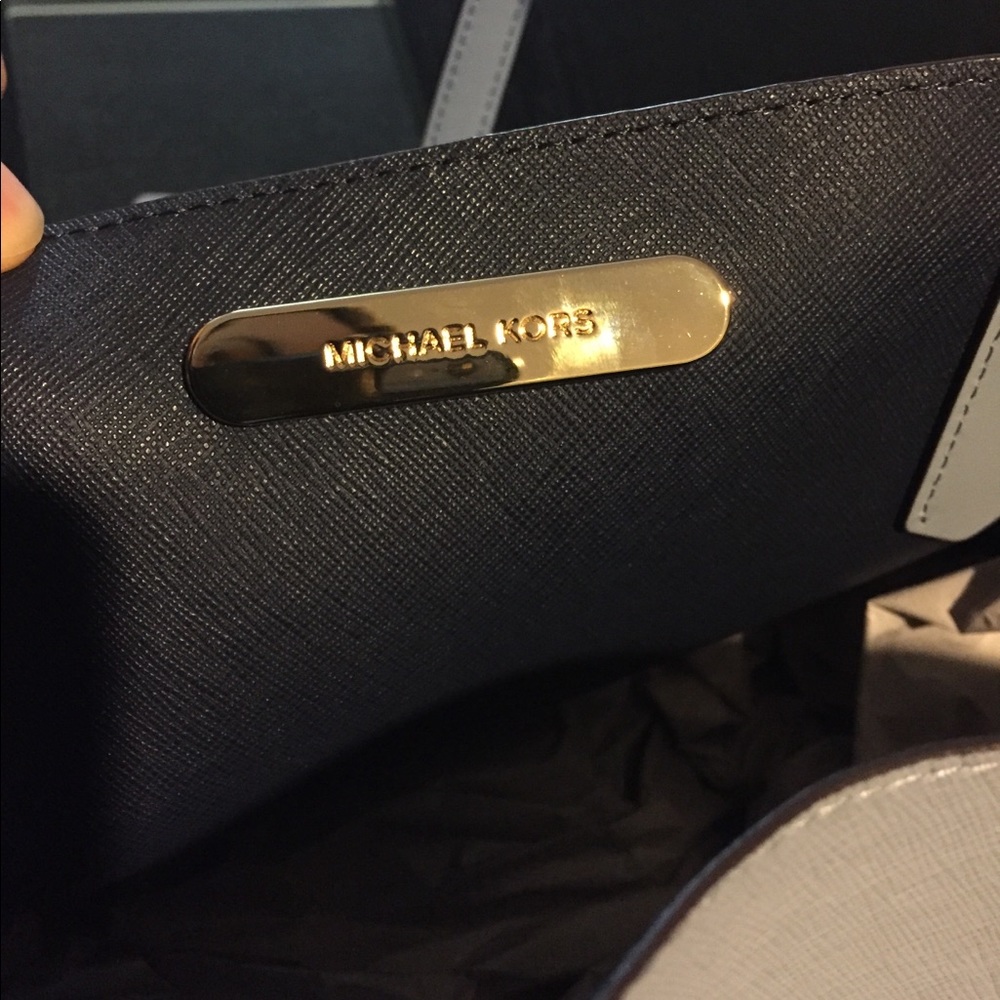 Valentine’s Special 💝 Michael Kors Oversized Tote - Picture 6 of 8